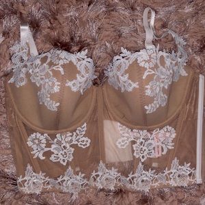 Victoria Secret lace bustier never worn. 36DD